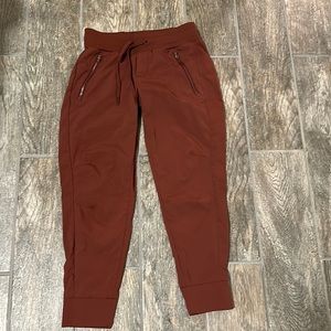 Athleta 0 Petite Trekkie North rust colored joggers